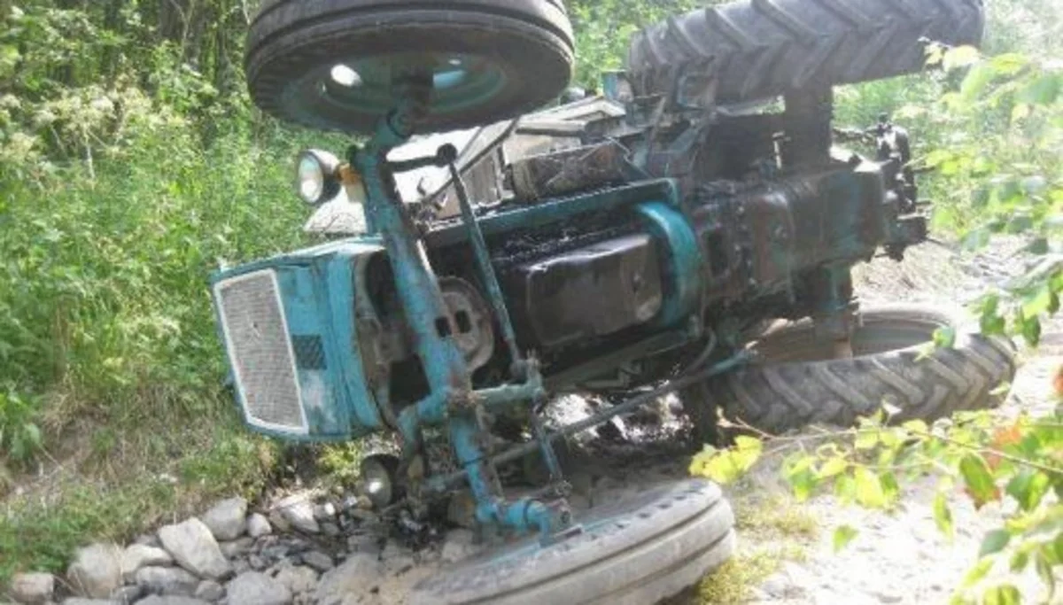 ​Kürdəmirdə traktor qəzaya uğrayıb