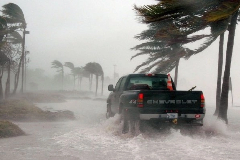 Meksikada “Con” qasırğası 5 nəfərin ölümünə səbəb olub
