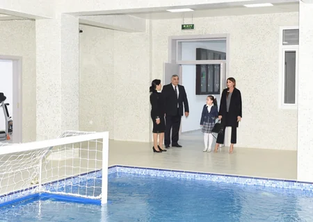 Azərbaycanın birinci xanımı Şüvəlanda körpələr evi-uşaq bağçasının açılışında iştirak edib