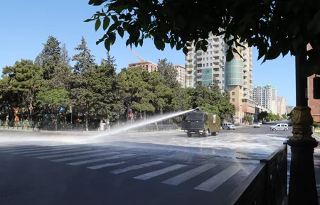 Bakı küçələrində daha bir dezinfeksiya işləri aparıldı