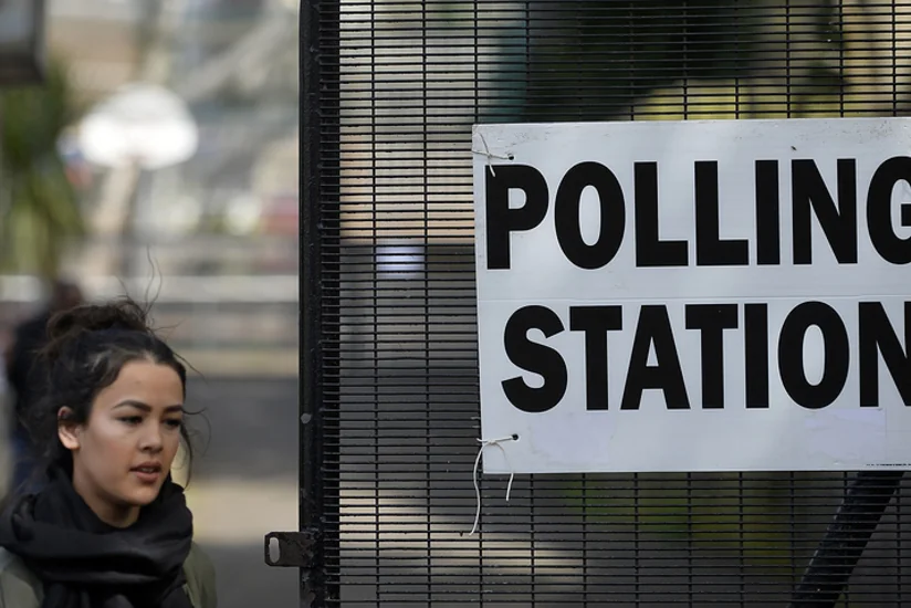 Britaniya mühafizəkarları hökuməti təkbaşına qurmaqdan məhrum olub