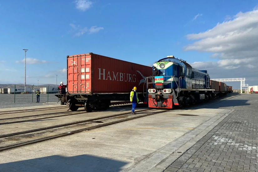 Türkiyədən Çinə ixrac yükü daşıyan ilk konteyner qatarı Bakı Limanına çatıb