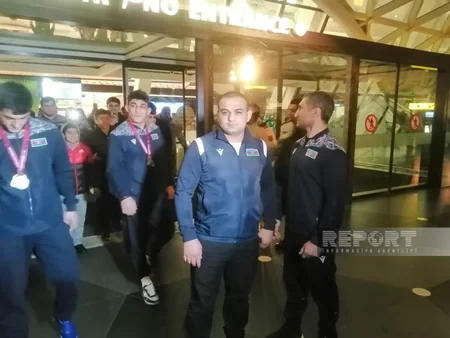 Avropa çempionatında 4 medal qazanan yunan-Roma güləşçiləri Vətənə qayıdıblar