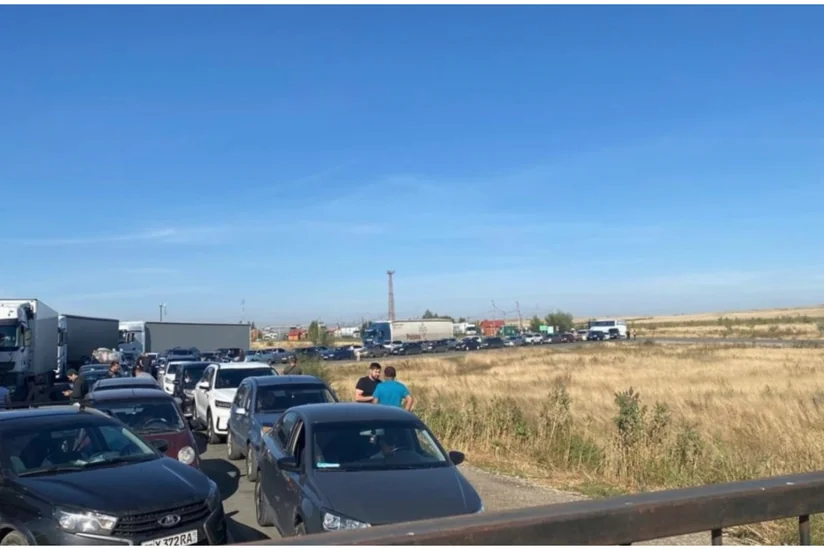 Погранслужба Казахстана сообщила о росте числа въезжающих в страну россиян