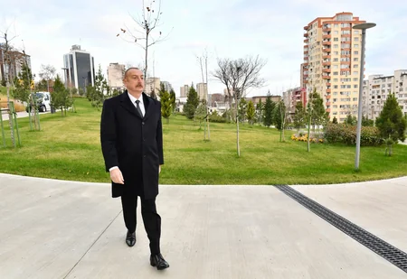 Prezident İlham Əliyev Bakıda Mərkəzi Parkın ikinci hissəsinin açılışında iştirak edib - YENİLƏNİB