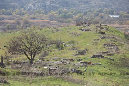 Qubadlıda erməni vandaliziminə məruz qalan qəbiristanlıq - FOTOREPORTAJ