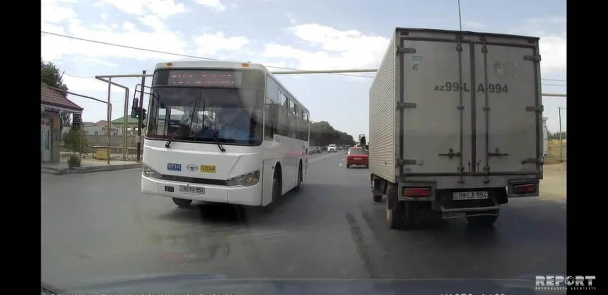 Bakıda daha bir marşrut avtobusunun sürücüsü sərnişinlərin həyatını təhlükəyə atıb - VİDEO
