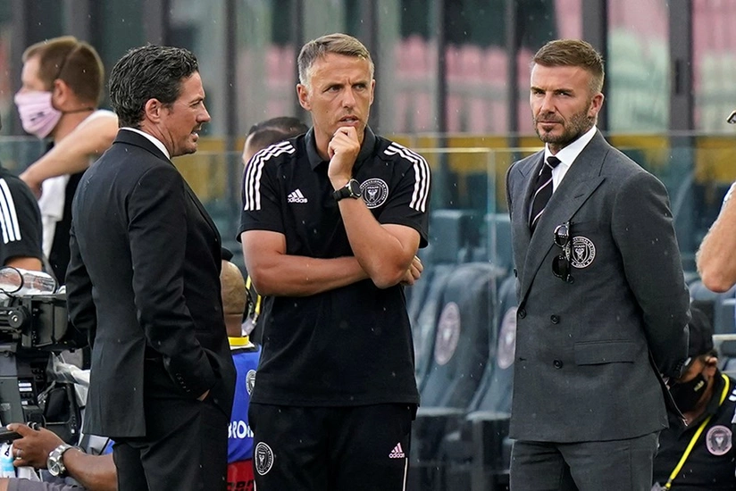Baş məşqçi 10 futbolçunu qovub, oğlunu əsas komandaya cəlb edib