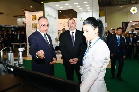 Prezident İlham Əliyev XXV Azərbaycan Beynəlxalq Qida Sənayesi və XIII Azərbaycan Beynəlxalq Kənd Təsərrüfatı sərgiləri ilə tanış olub - YENİLƏNİB
