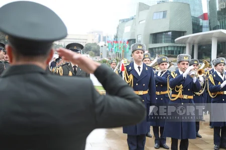 Bakıda hərbi orkestrlərin müşayiəti ilə Zəfər yürüşü keçirilib - YENİLƏNİB