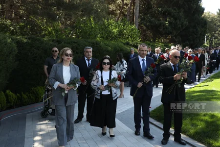 Ümummilli Lider Heydər Əliyevin xatirəsi anılır - FOTOREPORTAJ