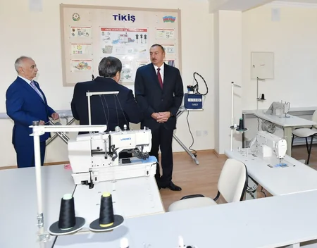 Azərbaycan Prezidenti Bakı Peşə Liseyində həyata keçirilən təmir işlərindən sonrakı vəziyyətlə tanış olub