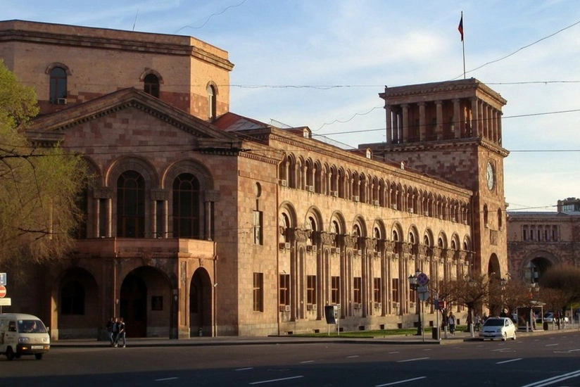 Armenian citizen sets himself on fire before ombudsman's office