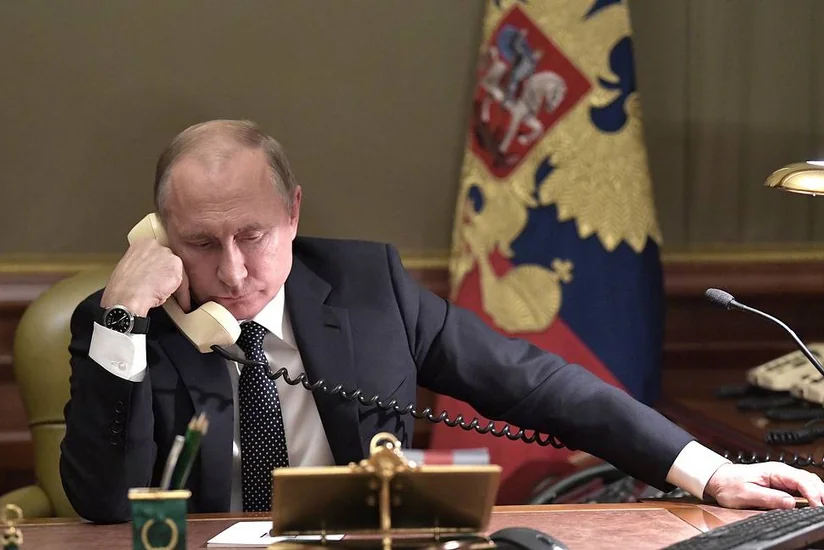 Начались переговоры Путина и Макрона