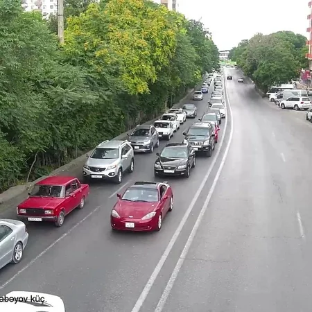 Bakının bir sıra yollarında nəqliyyatın sıxlığı müşahidə olunur