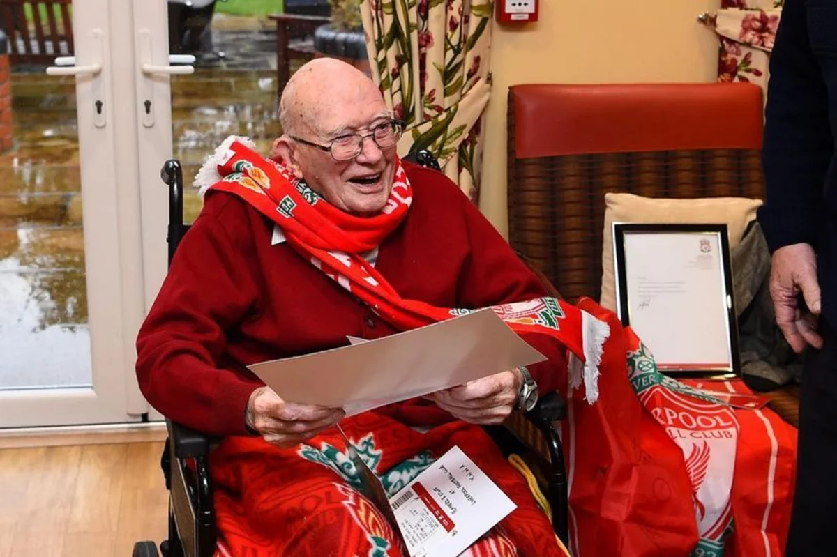 Юрген Клопп поздравил 104-летнего болельщика Ливерпуля