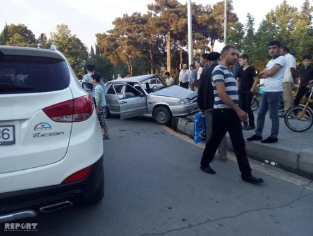 Mingəçevirdə iki maşın toqquşub, yaralananlar var - FOTO