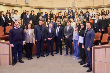 Yüksəliş müsabiqəsinin tələbə mentorluq proqramının rəsmi açılışı olub