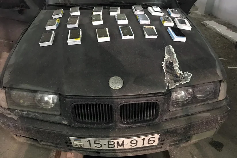 Azərbaycan gömrükçüləri 180 ədəd müxtəlif markalı telefonlara aid ekranlar aşkar edib