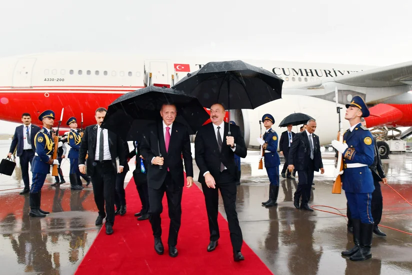 Prezident İlham Əliyev Rəcəb Tayyib Ərdoğanı Naxçıvan hava limanında qarşılayıb