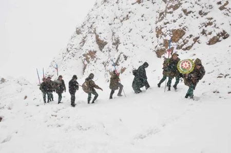 Sərhədçilər ”Heydər Əliyev zirvəsi”nə yürüş ediblər