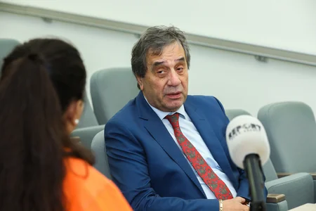 Siyavuş Kərimi: Məktəbli övladlarım da Prezident İlham Əliyevin çıxışlarını böyük həvəslə izləyirlər - MÜSAHİBƏ