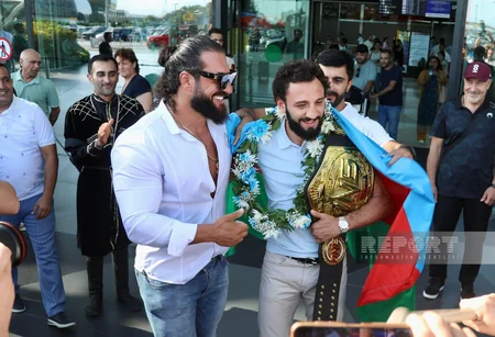 Son döyüşündə ermənini məğlub edən Çingiz Əlləzov Bakıya gəlib