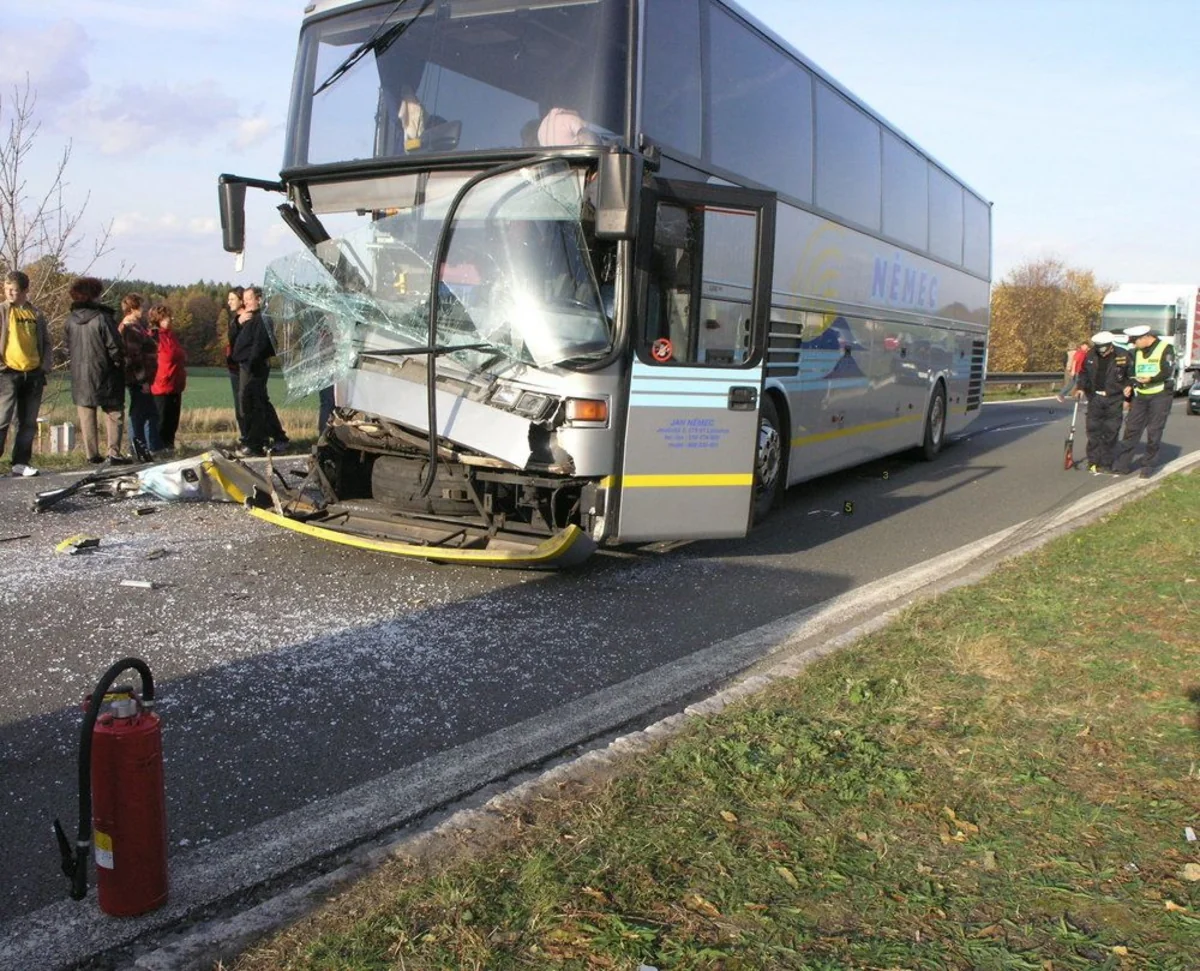 Çində avtobus qəzası baş verib, ölən və yaralananlar var