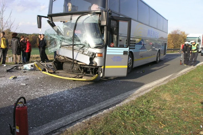 Çində avtobus qəzası baş verib, ölən və yaralananlar var