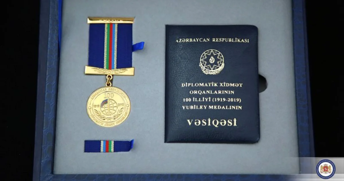 Gürcüstan XİN başçısına “Azərbaycanın diplomatik xidmət orqanları-100” yubiley medalı təqdim olunub
