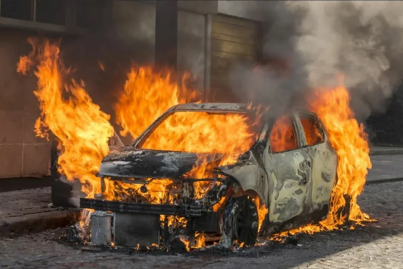 Biləsuvarda avtomobil aşaraq yanıb, xəsarət alan var 