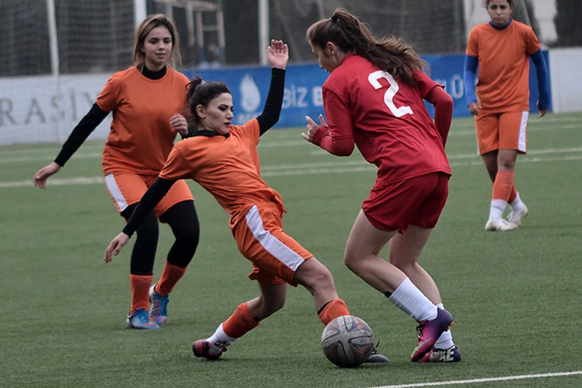 Azərbaycanda qadın futbolçu 1 illik diskvalifikasiya olunub