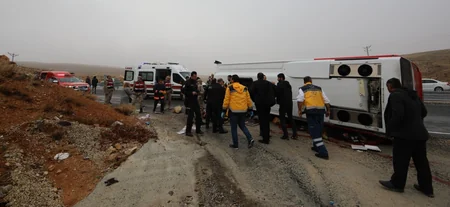Türkiyədə avtobus aşıb, 7 nəfər ölüb, 15-i yaralanıb