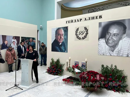 Moskvada Heydər Əliyevin xatirəsi anılıb