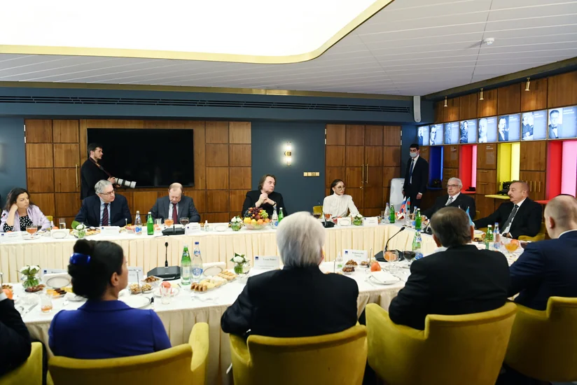 Dövlət başçısı: Necə deyərlər, baxın görün kim kimdir
