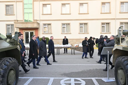 Президенту Гвинеи-Бисау показали вооружение командос Азербайджана