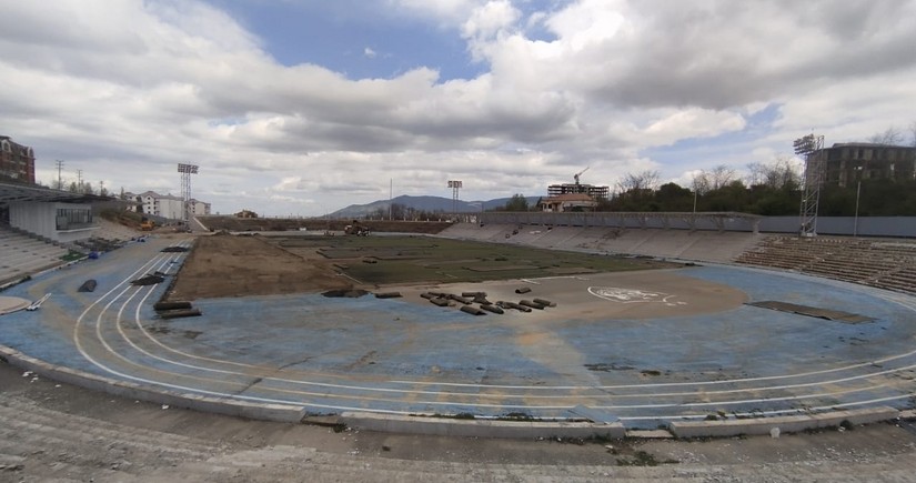 Xankəndi stadionunda təmir-bərpa işləri intensivləşib