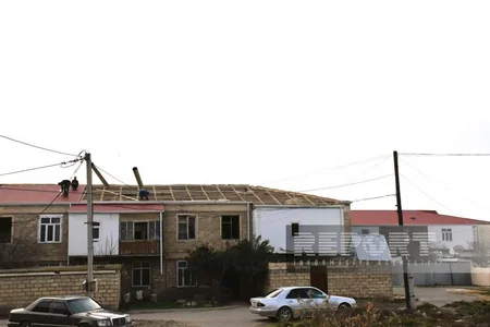 İmişlidə çoxmənzilli yaşayış binalarının dam örtükləri yenilənir