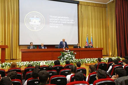 “Sosial şəbəkələrin gənclərin həyatında rolu: müsbət və mənfi tərəfləri” mövzusunda interaktiv seminarlar davam edir