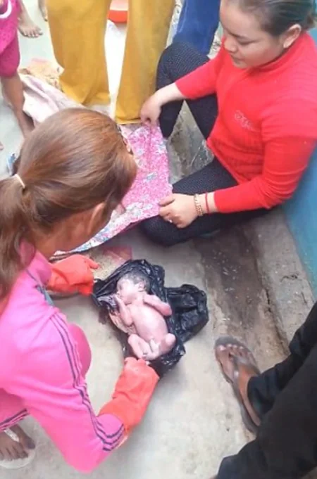 Newborn baby is found alive after it was dumped in a black bin bag - VIDEO
