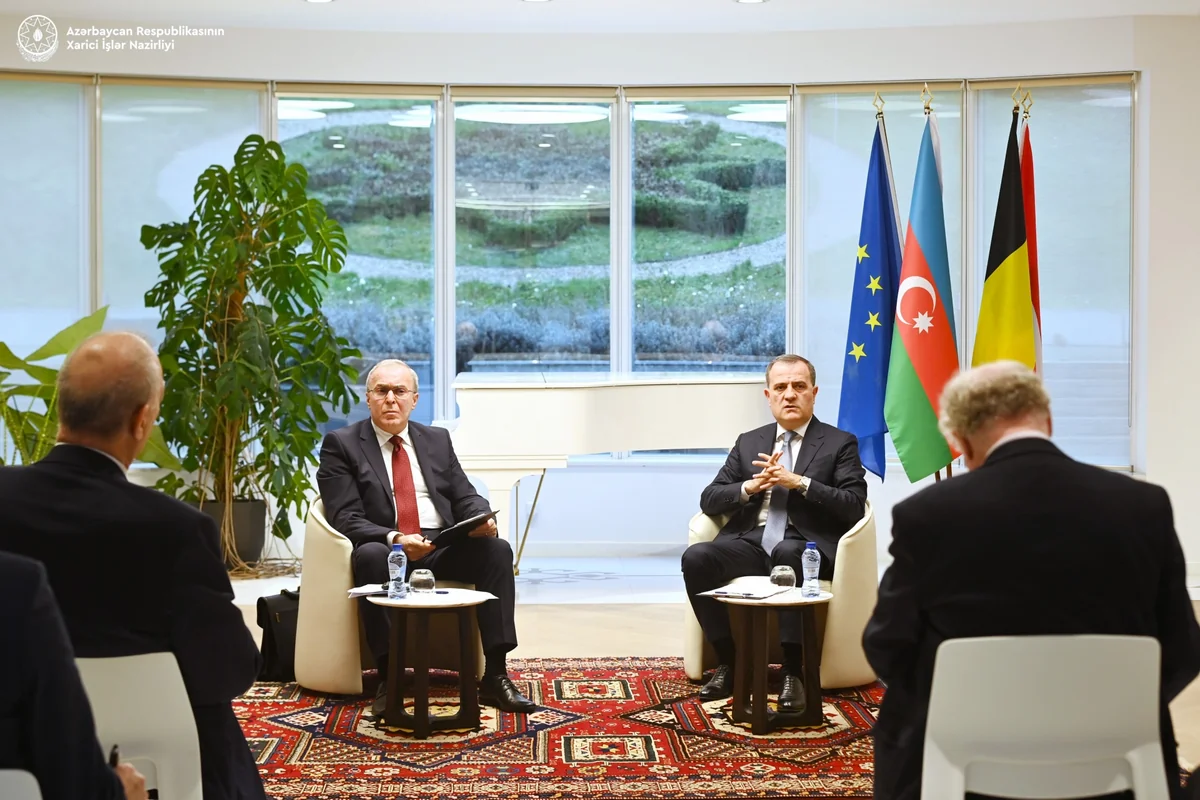 Jeyhun Bayramov meets with representatives of media and leading think tanks in Brussels