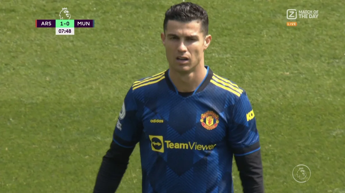 Arsenal azarkeşləri Ronaldunun vəfat edən uşağının xatirəsini oyun vaxtı yad edib