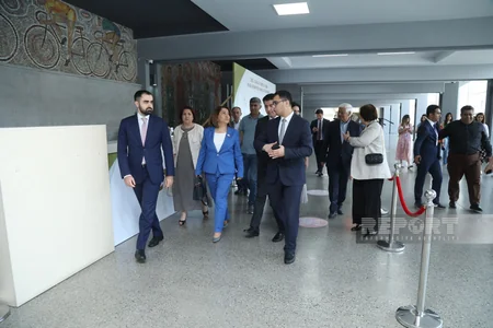 Deputatlar və ictimaiyyət nümayəndələri müəllimlərin sertifikatlaşdırma imtahanını izləyib