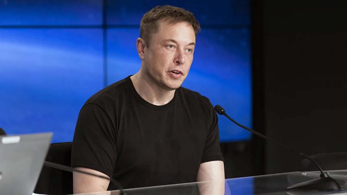 İlon Mask bütün əmlakını satır