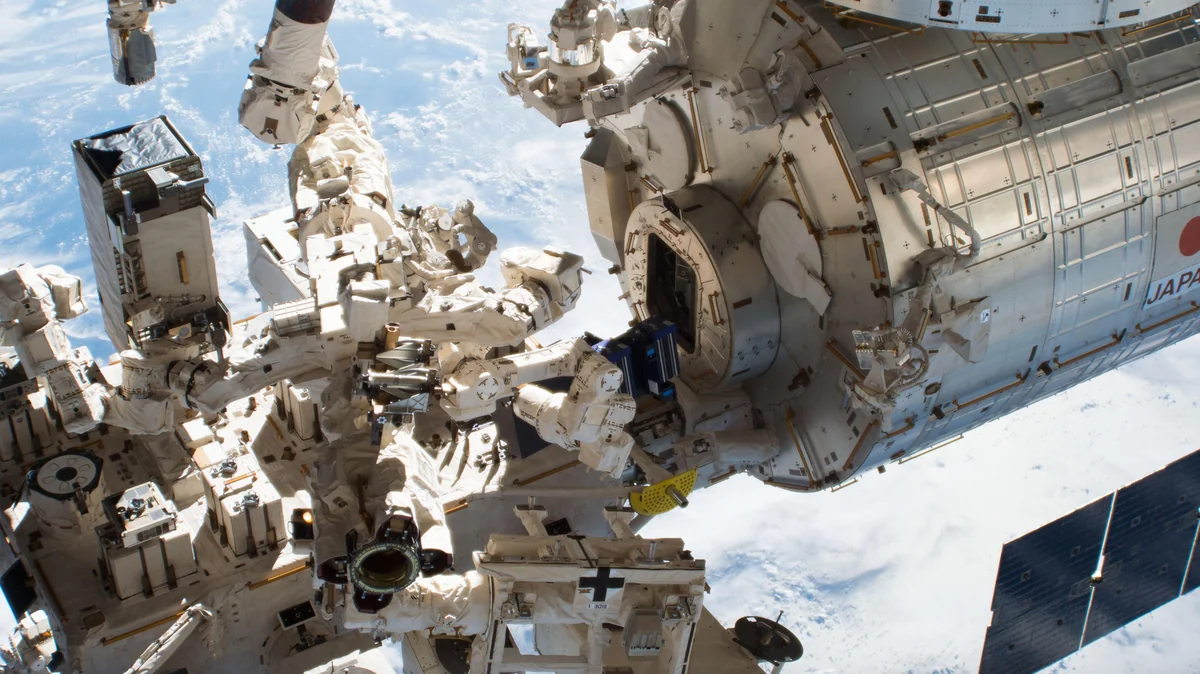 С МКС выкинули самый тяжелый мусор в истории