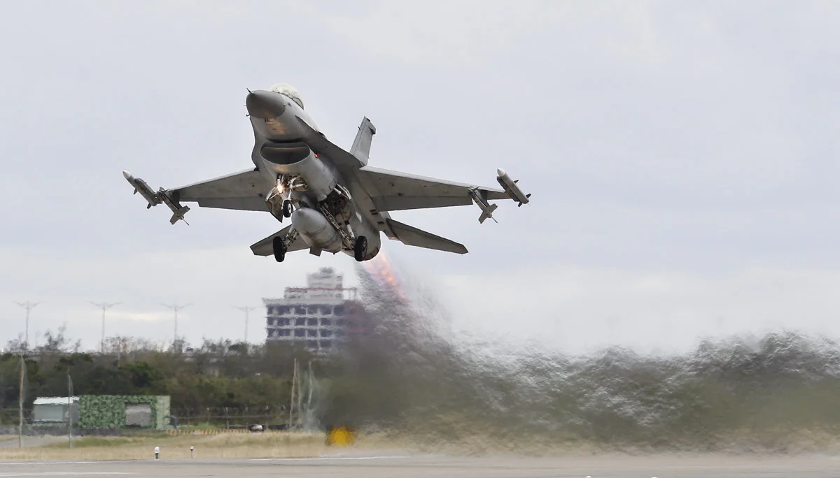 Kaliforniya aviabazasında F-16 qəzaya uğrayıb