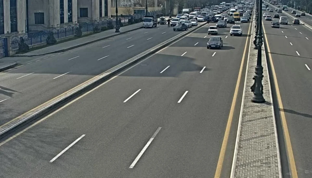 Bakının Heydər Əliyev prospektində yol qəzası baş verib