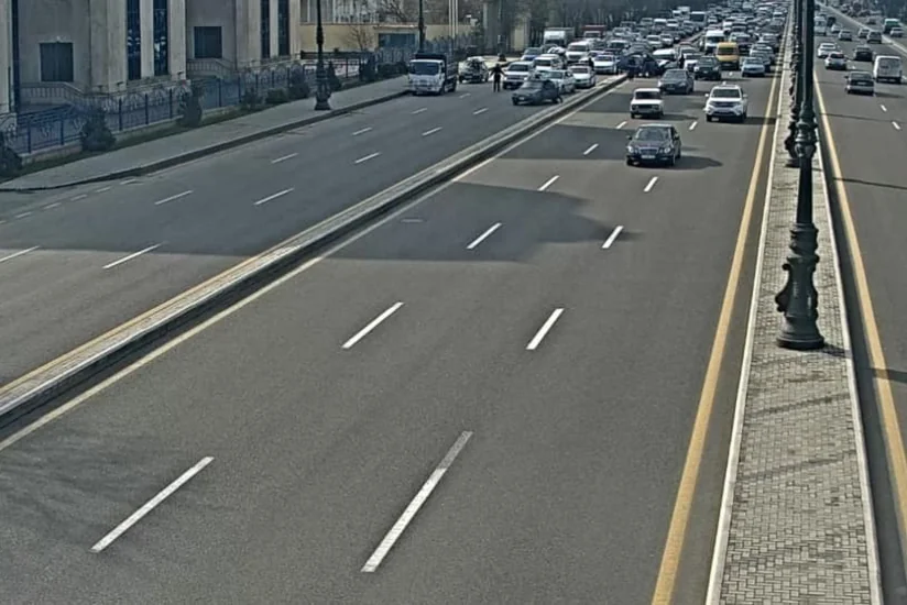 Bakının Heydər Əliyev prospektində yol qəzası baş verib
