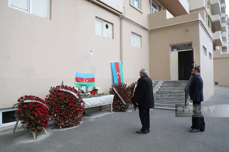 Təyyarə qəzasında həlak olan stüardessa Hökumə Əliyevanın yaşadığı evdə xatirəsi anılır