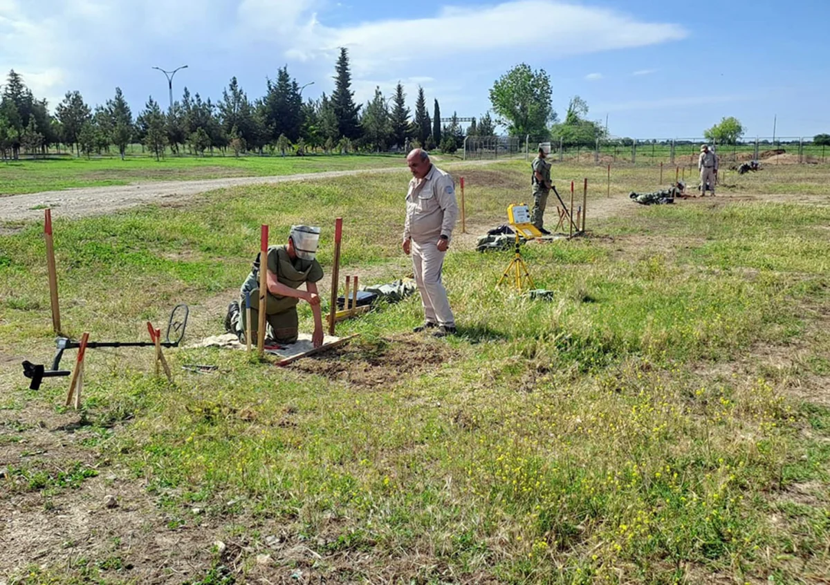 Azerbaijan's engineering units hold combat training classes